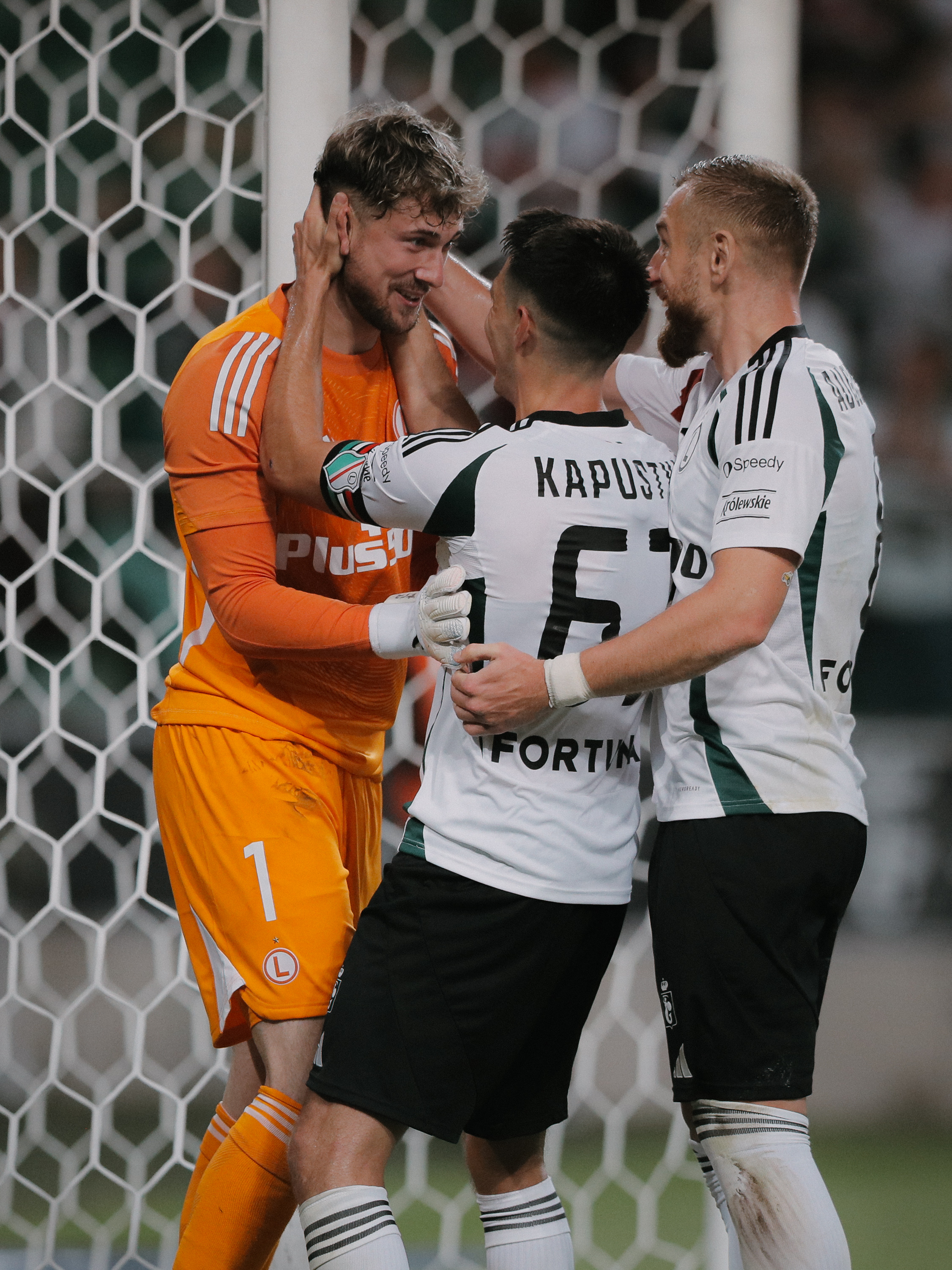 Czy Kacper Tobiasz zachowa czyste konto w pierwszym meczu z AEK-iem Larnaka?