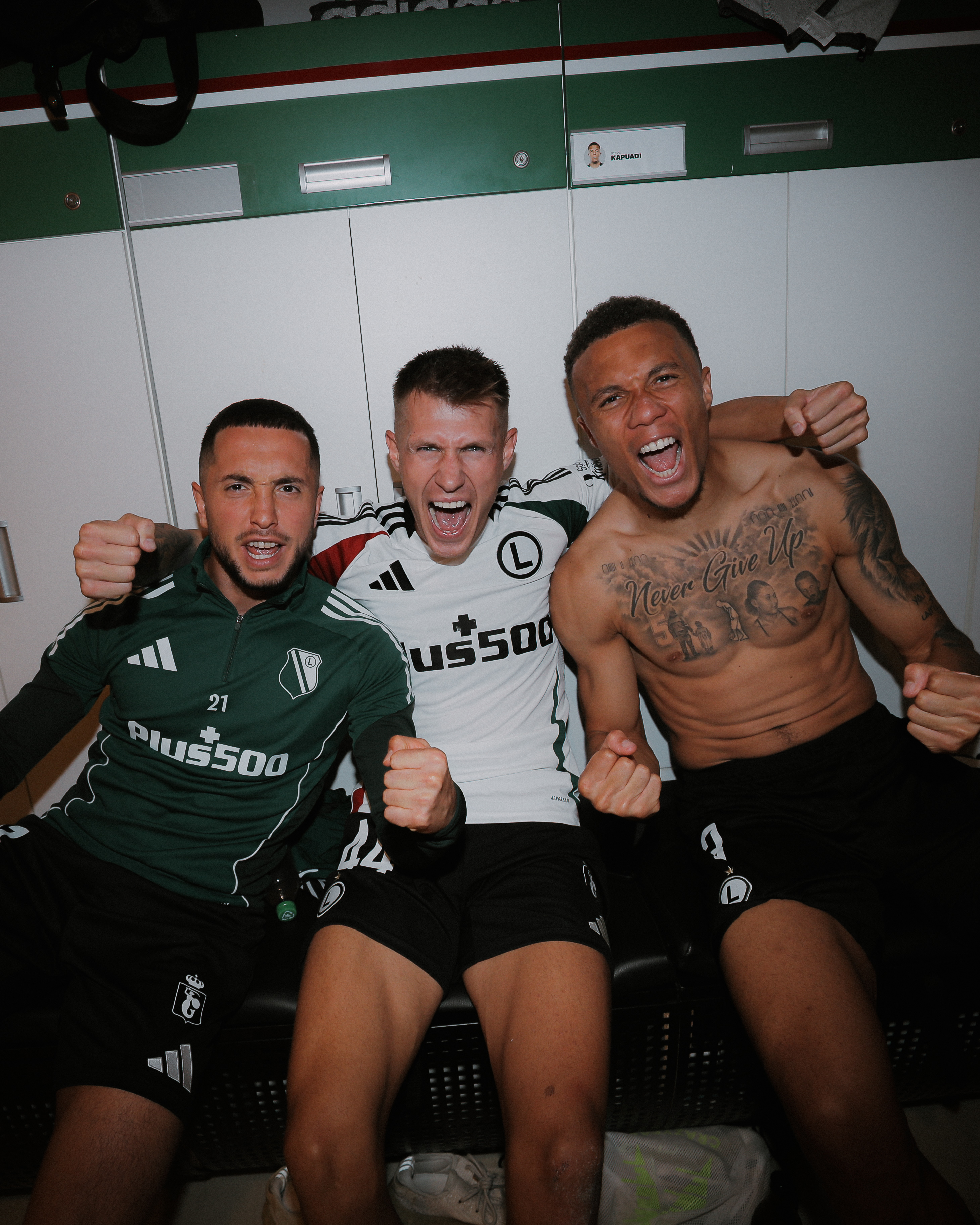 Który z tych zawodników na pewno powinien znaleźć się w środku pola na meczu z Cracovią?